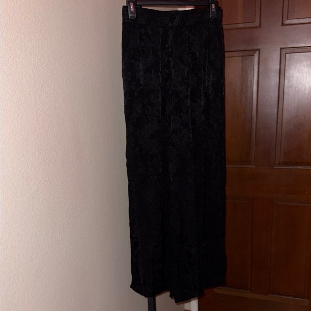 Forever 21 Black Wide Leg Satin Brocade Textured Pants Women’s Size M